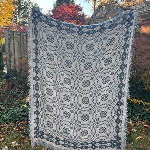 Farmhouse Vintage Blue and White Throw Blanket